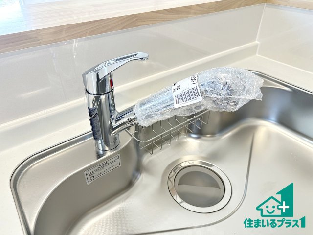 ●生駒市萩原町　第1期　新築一戸建ての設備|浄水器を内蔵！炊飯時、お茶を作る時に安心してお水を使えます！お湯と冷水、浄水と原水、シャワーの切替えもワンタッチです！