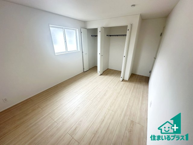 ●生駒市萩原町　第1期　新築一戸建ての洋室|シンプルな洋室は、自分好みのインテリアが楽しめます♪ご家族とインテリアや家具を選びに行くのは物件購入時の醍醐味の一つです。ぜひお楽しみください♪