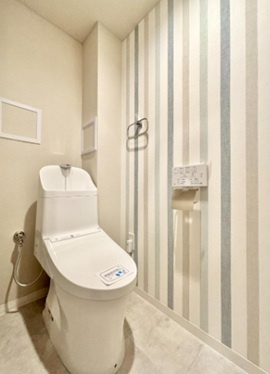 【トイレ】 | ローレルハイツ武庫之荘 | トイレには快適な温水洗浄便座付き