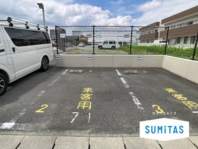 来客用の駐車スペースもしっかりと確保。