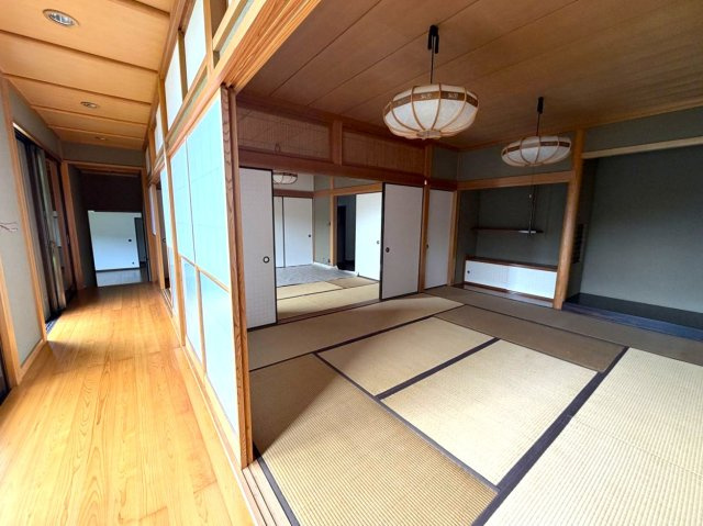 リビングや和室より富士山を望む3SLDK平屋建ての和室