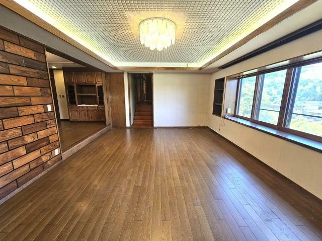 リビングや和室より富士山を望む3SLDK平屋建ての居間・リビング