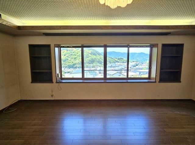 リビングや和室より富士山を望む3SLDK平屋建ての居間・リビング