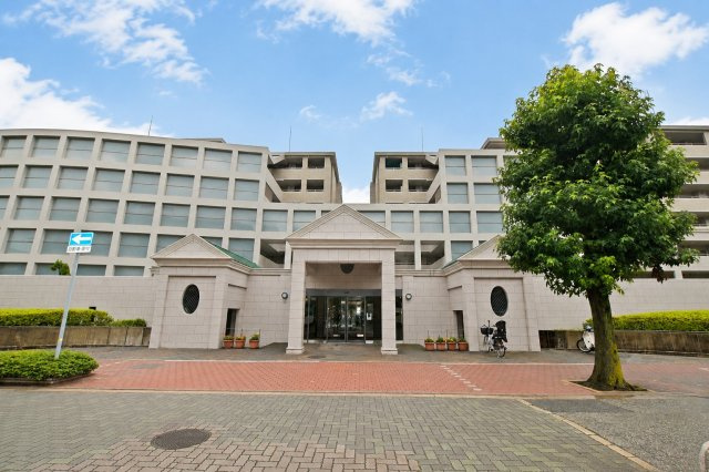 ジークレフ西宮武庫川館オリーブ館の外観|阪神『洲先』駅まで徒歩2分の駅近立地。2026年6月室内リフォーム済につき、気持ちよく新生活をスタートできます。オートロックを備え、防犯面にも配慮された安心のマンションです。