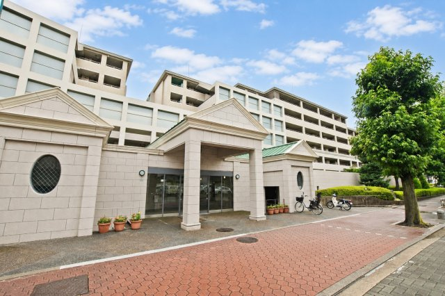 ジークレフ西宮武庫川館オリーブ館の外観|ご不明な税金・諸費用についても丁寧にサポートいたします。現地見学で、住まいのイメージやご希望をぜひお聞かせください。