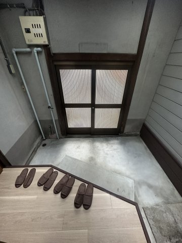 深草フケノ内町　貸家の玄関