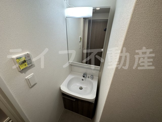 プレサンスOSAKA東中本エシデルの独立洗面台