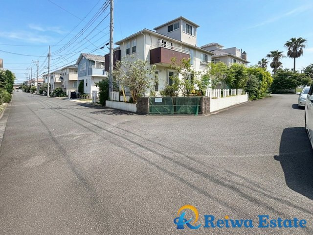 中古戸建　茅ヶ崎市みずき2丁目の前面道路含む現地写真