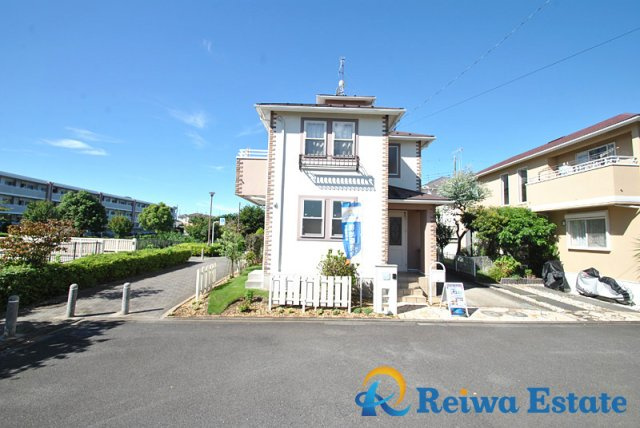 中古戸建　茅ヶ崎市みずき2丁目の前面道路含む現地写真