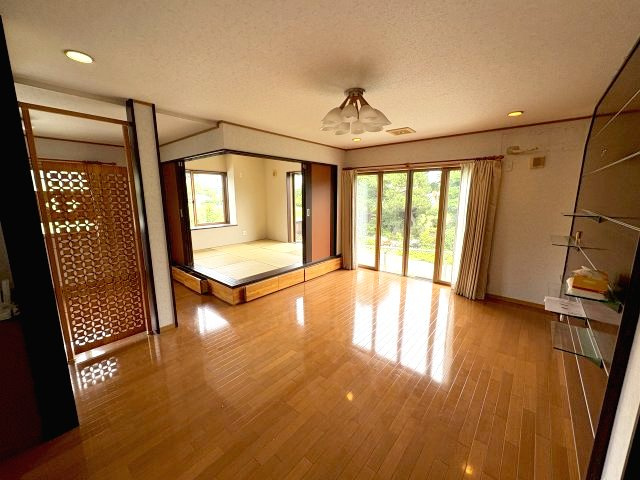 ときがわ町本郷642-2,642-1中古戸建の居間・リビング