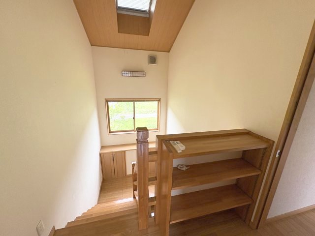 ときがわ町本郷642-2,642-1中古戸建の内装|階段スペース
