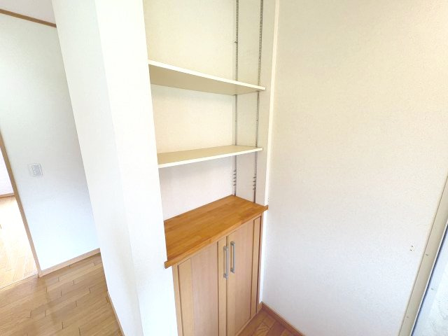 ときがわ町本郷 中古戸建のその他|2階シャワー室前の棚