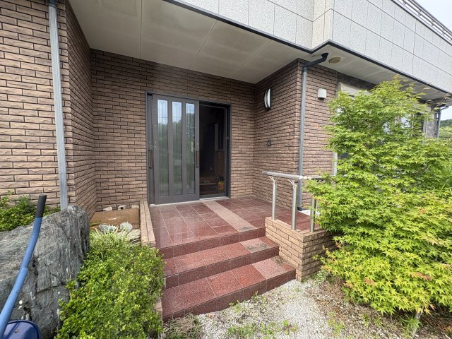 ときがわ町本郷642-2,642-1中古戸建の玄関