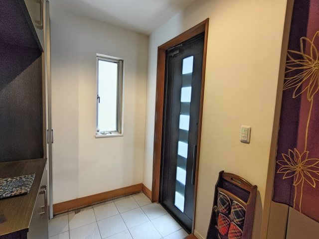 売中古戸建　静岡市葵区古庄４丁目の玄関|優しく家族を送り出し、出迎えます♪
