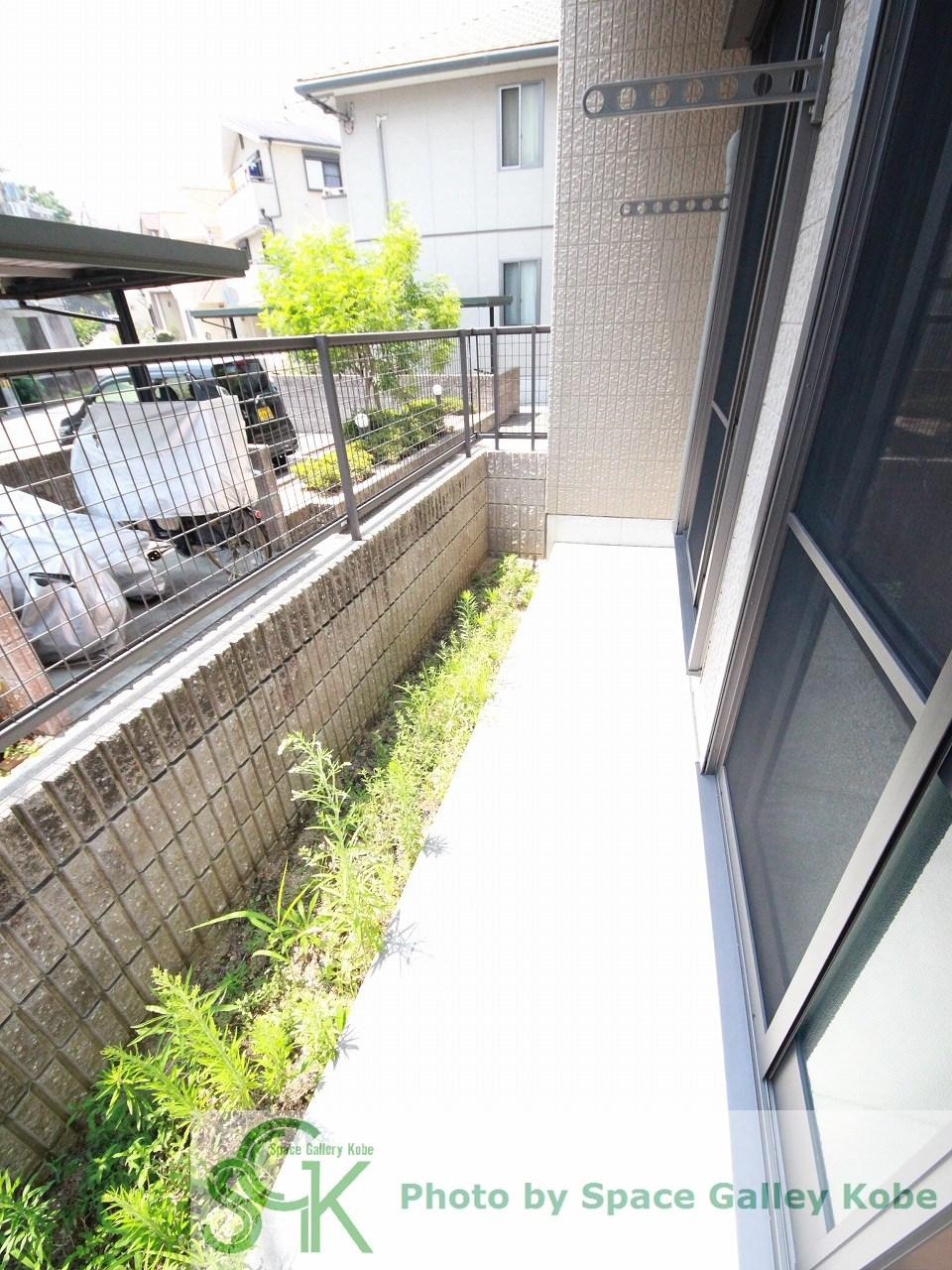 サンシャインヒルズ　B棟の庭