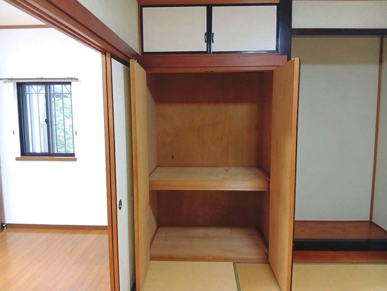 貸家(愛宕山90-168)の収納|たっぷりとした収納スペースです