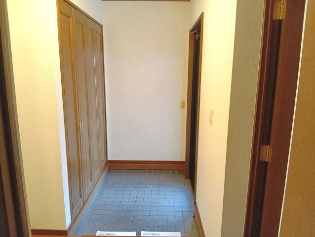 貸家(愛宕山90-168)の玄関|シンプルで使いやすい玄関です