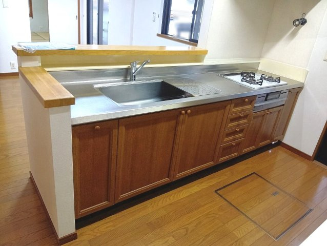 貸家(愛宕山90-168)のキッチン|キッチンでお料理をお楽しみください