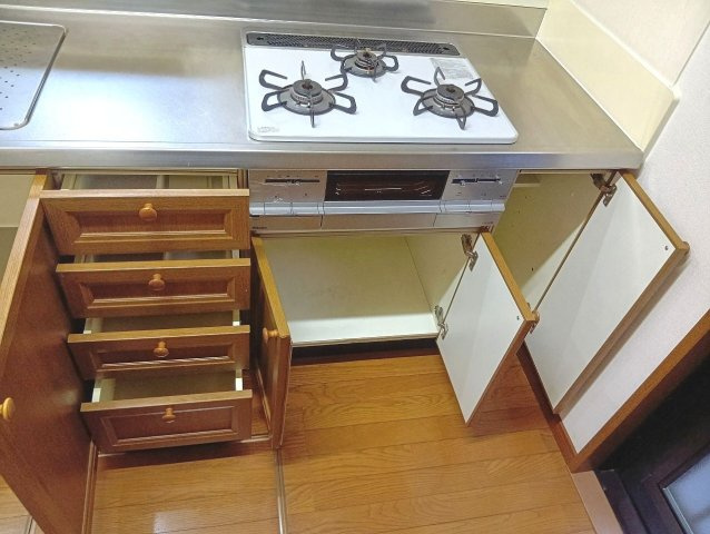 貸家(愛宕山90-168)のキッチン|使いやすいキッチンです