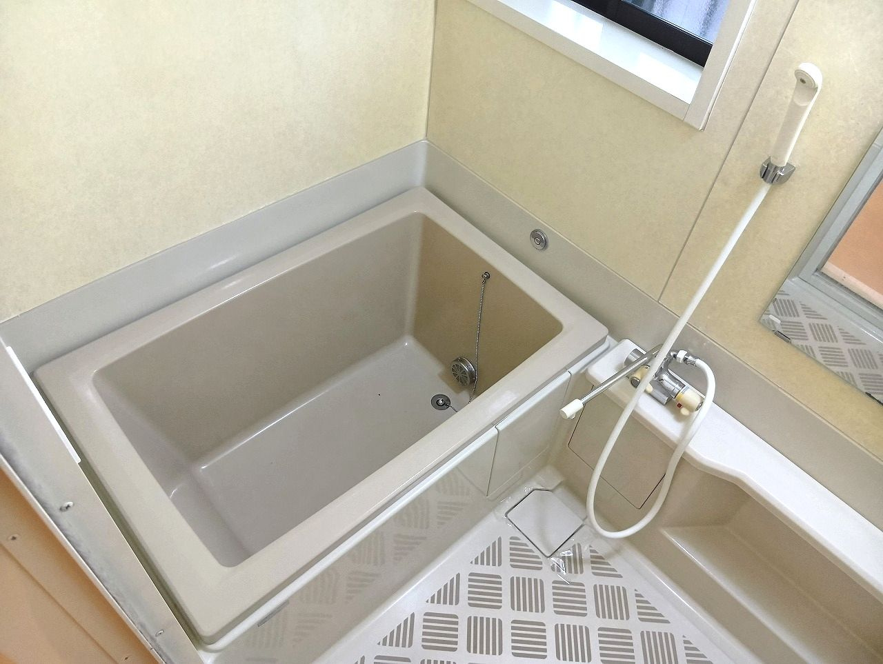 貸家(愛宕山90-168)の浴室|日々の暮らしに欠かせないお風呂です