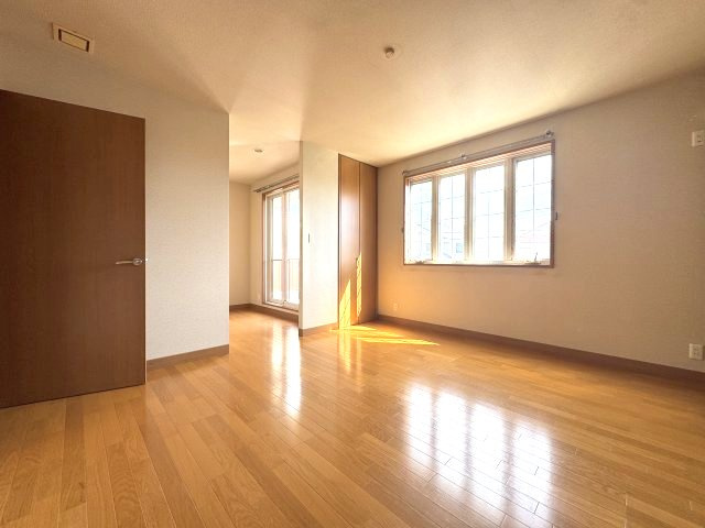 神戸市西区学園東町4丁目戸建の居間・リビング