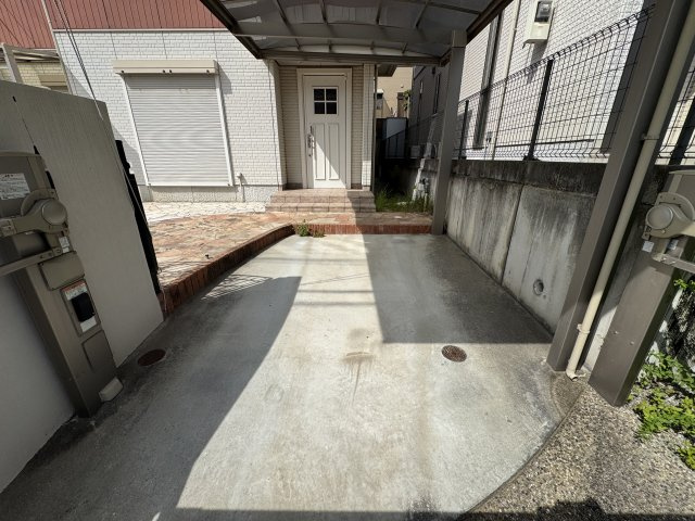 神戸市西区学園東町4丁目戸建の駐車場