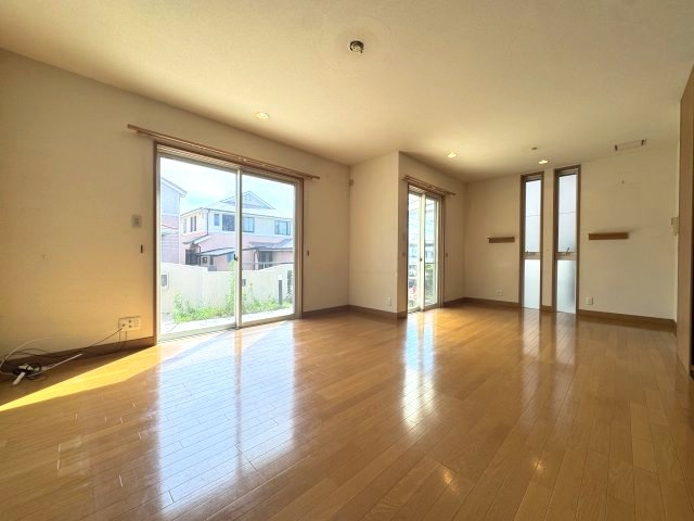 神戸市西区学園東町4丁目戸建の居間・リビング