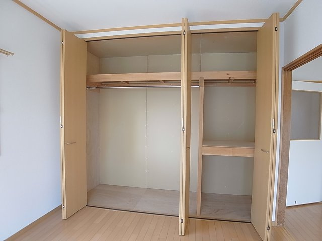 サンリッチ鈴蘭の収納|大容量のクローゼットが各部屋に完備