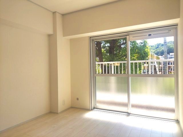 宝塚ビューハイツの洋室|西側洋室約5帖