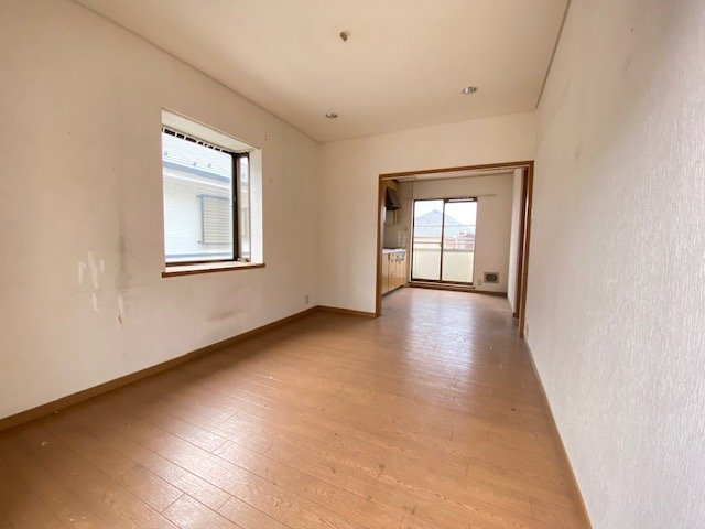 保土ヶ谷区峰岡町2丁目戸建ての居間・リビング|1階のリビング、ご家族の時間を長く過ごすリビング。現地でしかわからない情報もあるので是非一度ご見学下さい。