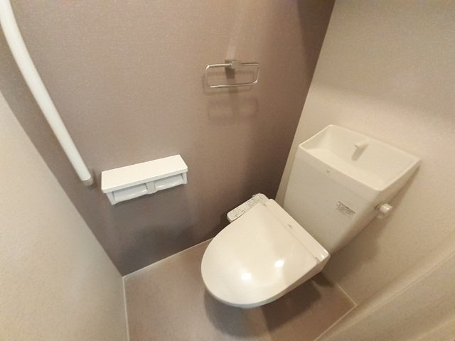 グレイス行橋西泉のトイレ|ゆったりとした空間のトイレです