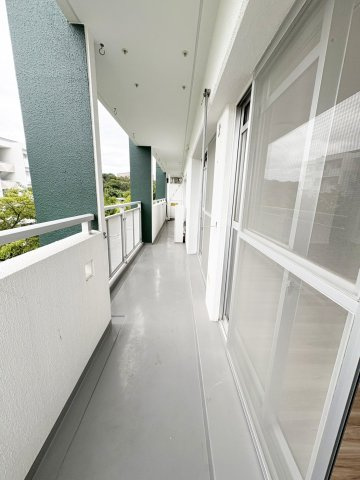 高槻阿武山二番街201号棟のバルコニー