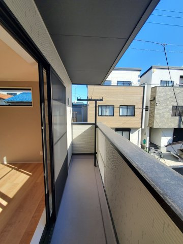 八潮市　木曽根　新築戸建　全1棟のバルコニー|施工例です