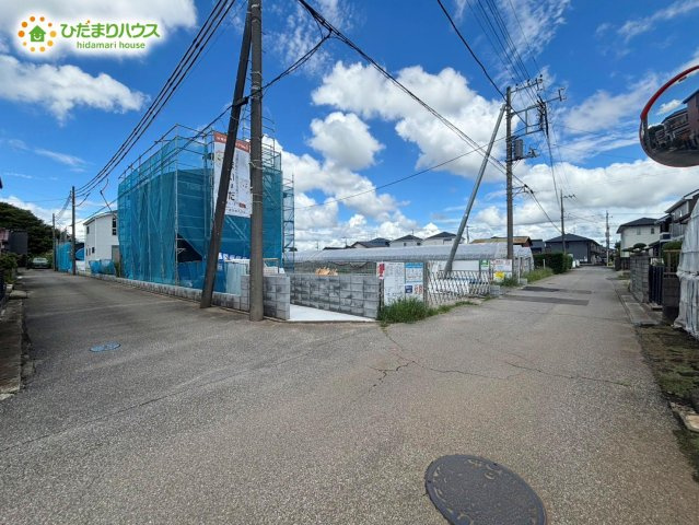 野田市木間ケ瀬2期　新築戸建　1号棟の前面道路含む現地写真