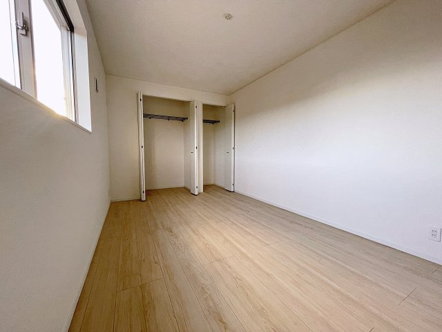 新築戸建・新築建売　喜多方市常盤台第3　松山小・第二中の洋室|8帖の洋室はゆったり広々としておりご夫婦の主寝室としておすすめです！