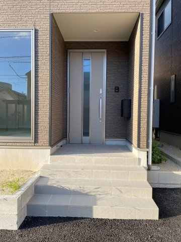 新築戸建・新築建売　喜多方市常盤台第3　松山小・第二中の玄関|玄関ポーチが広いので雨の日でも焦ることなく開錠や施錠ができます！