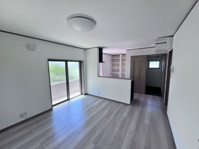 【居間・リビング】 | 高槻市東天川１丁目　中古戸建