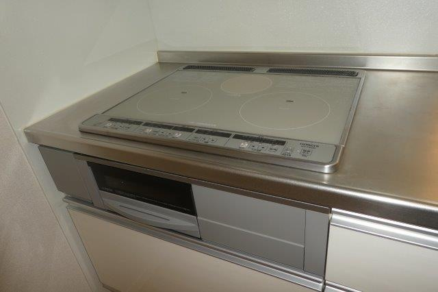 パーシモンのキッチン|3口IHコンロ