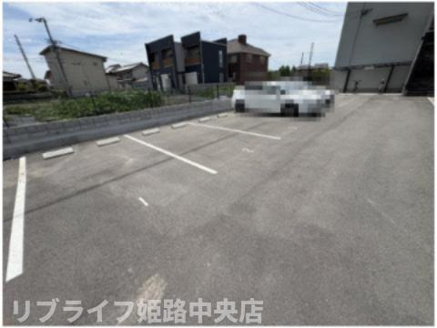 フォンターナ飾磨の駐車場