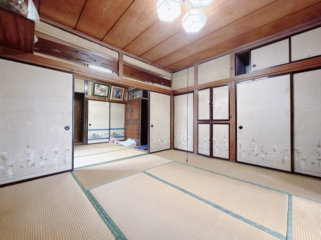 【中古戸建】高崎市新町の和室|■和室｜意外と場所をとるアイロンがけや、お洗濯物を畳むときにも広々と使うことができ、ちょっと一休みしたいとき、すぐに横になれるのも魅力です♪