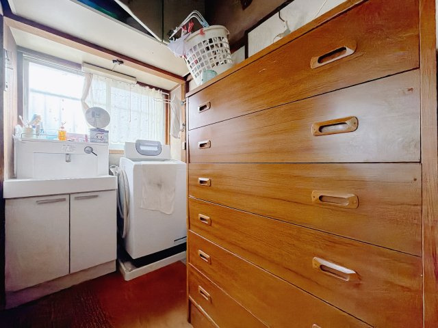 【中古戸建】高崎市新町の独立洗面台|■洗面室｜洗濯機を置いてもゆとりある広さの洗面脱衣室です♪