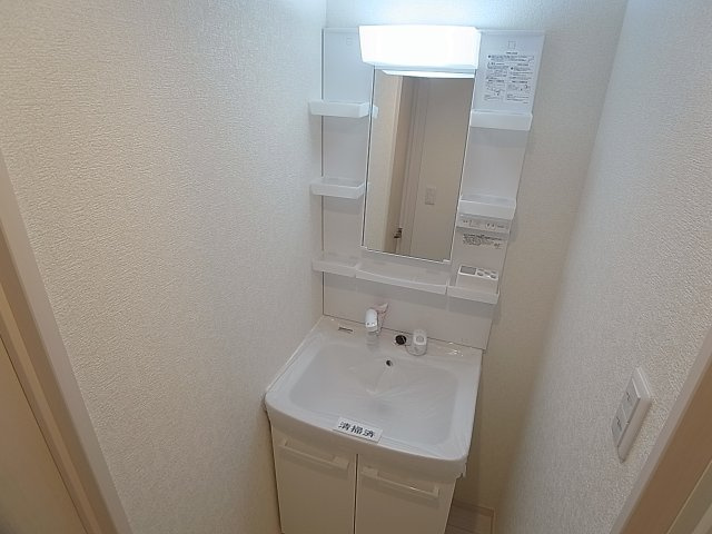 神戸市兵庫区東出町３丁目のテラスの洗面所|シャワー付きの独立洗面台