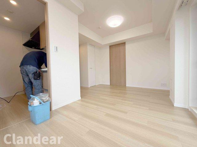 イクシア西新井の居間・リビング|ドキドキの新生活も、安心してスタート。ぴったりの住まいを見つけませんか？クランディアが一緒に住まい選びをサポートします‼　まずは、お気軽にお問合せください　＃クランディア
