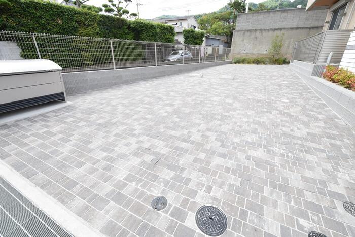 エレナ本山の駐車場