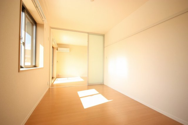 【寝室】 | グランデール壱番館 | ゆとりの広さです