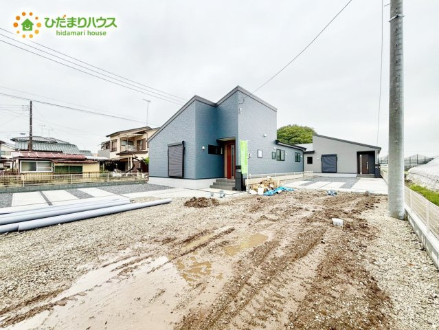 野田市木間ケ瀬2期　新築戸建　3号棟の前面道路含む現地写真|前面道路も幅が広いため車庫入れも安心です(^^)/							
