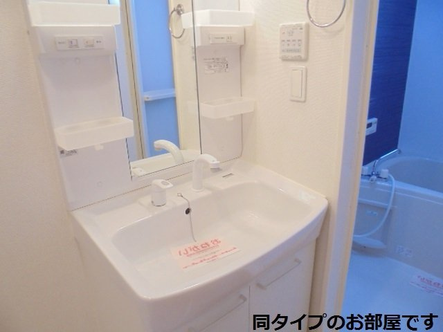 ちゅらブリーズの洗面所|ゆったりとスペースのある洗面所