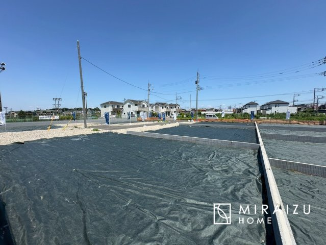 【外観】 | 運転が不安な方も安心な前面道路、きちんと幅員のある道路は女性にも安心です。整備されている道路は気持ちも良いですね♪