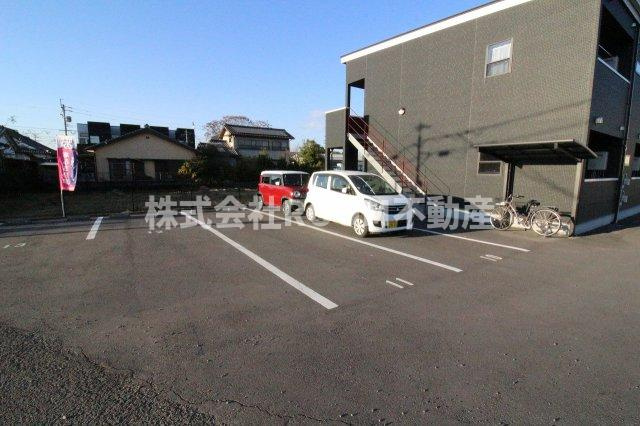 CUORE　MIYAMARUの駐車場|車をお持ちの方に嬉しい駐車場付きの物件です