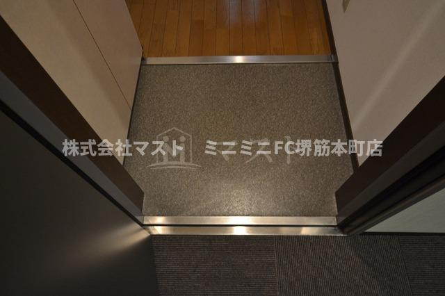 アーデン南森町の玄関
